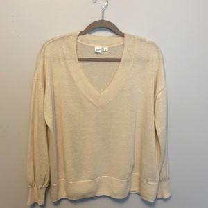 NWOT GAP Linen blend V-neck L